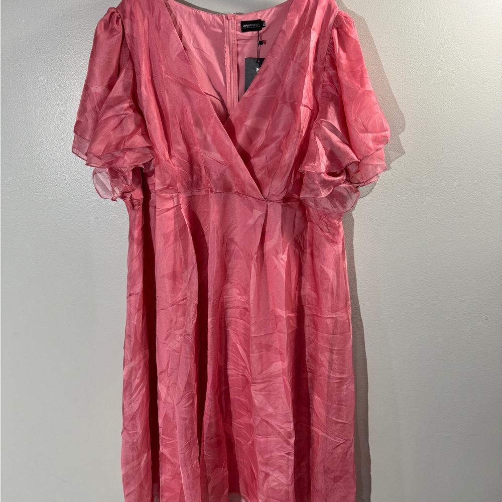 Chic Pink Dress with Puff Sleeves